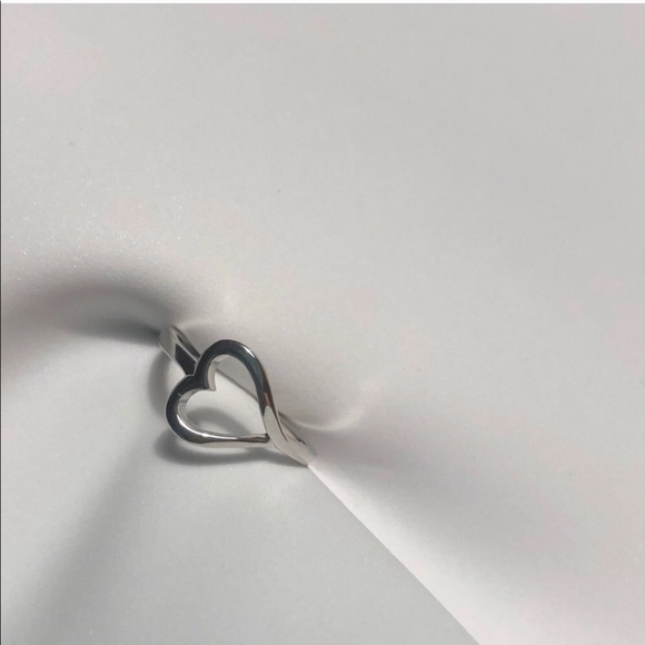 925 Sterling Silver Heart Ring - Picture 7 of 8